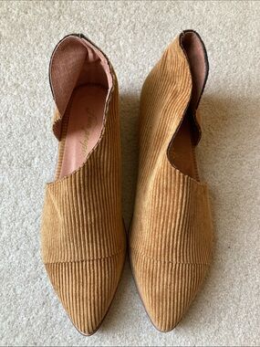 Free People royale flat in tan corduroy